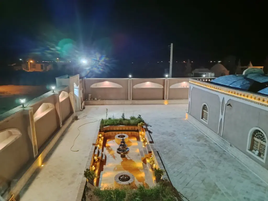 حیاط عمارت قیصریه